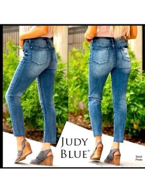 JUDY BLUE High Rise Relaxed Fit Ankle Raw Hem Distressed Crop JB88191 (3/26)